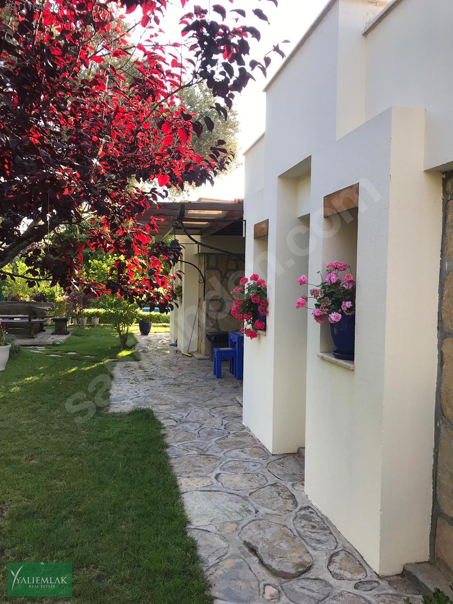 Bodrum Yalıçiftlik Sahilde Satılık Çok Özel Müstakil Villa Satılık