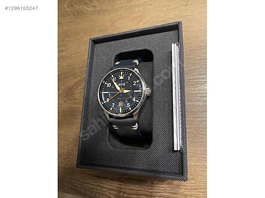 Aviator / AVI-8 HAWKER HURRICANE Kent Automatic AV-4094-02