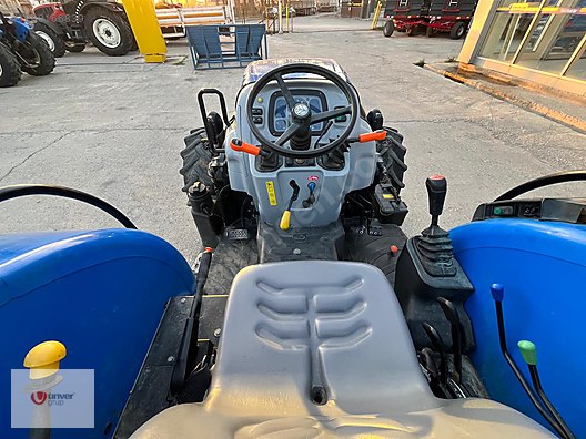 Machinery / Agricultural Machines / Tractors / New Holland / T3.70B