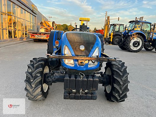 Machinery / Agricultural Machines / Tractors / New Holland / T3.70B