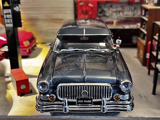 Sunstar Diecast Model 1:18 Cadillac Araba - 1327167895