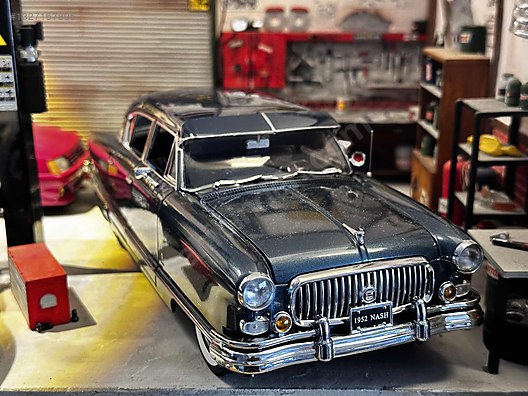 Sunstar Diecast Model 1:18 Cadillac Araba - 1327167895
