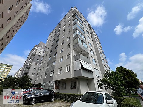 Maltepe Yaşamkent'te Havuzlu, Güvenlikli, Ara Kat Geniş 3+1
