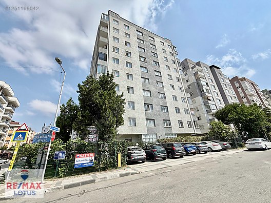 Maltepe Yaşamkent'te Havuzlu, Güvenlikli, Ara Kat Geniş 3+1
