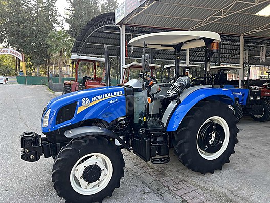 Machinery / Agricultural Machines / Tractors / New Holland / T4.60S