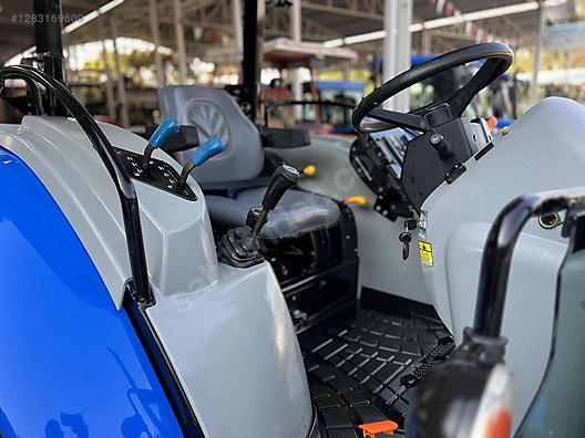 Machinery / Agricultural Machines / Tractors / New Holland / T4.60S