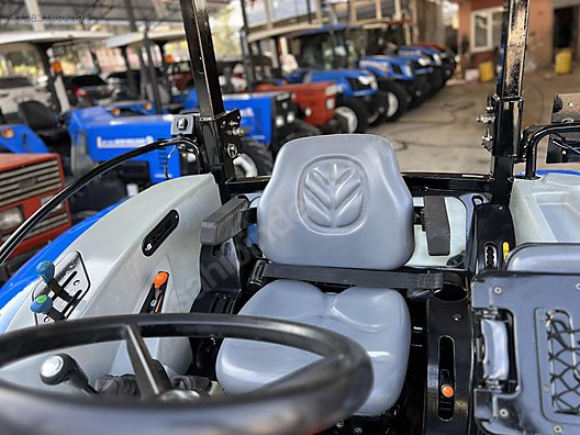 Machinery / Agricultural Machines / Tractors / New Holland / T4.60S