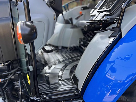 Machinery / Agricultural Machines / Tractors / New Holland / T4.60S