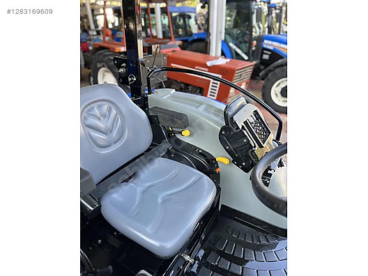 Machinery / Agricultural Machines / Tractors / New Holland / T4.60S