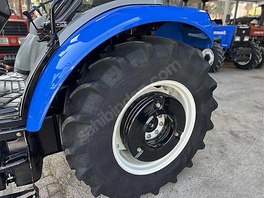 Machinery / Agricultural Machines / Tractors / New Holland / T4.60S