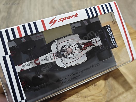 1/43 SPARK - RED BULL RB21 2025 Japanese Winner - Verstappen on
