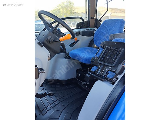 Machinery / Agricultural Machines / Tractors / New Holland / T4.70S