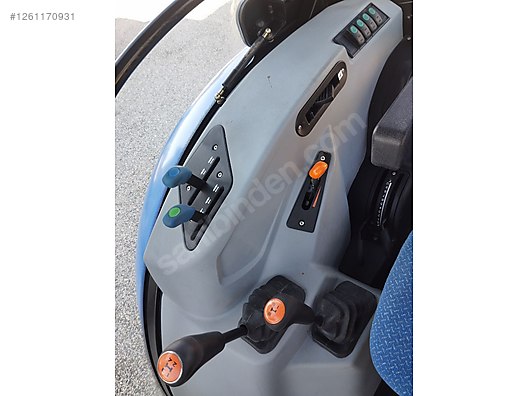 Machinery / Agricultural Machines / Tractors / New Holland / T4.70S