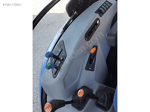 Machinery / Agricultural Machines / Tractors / New Holland / T4.70S