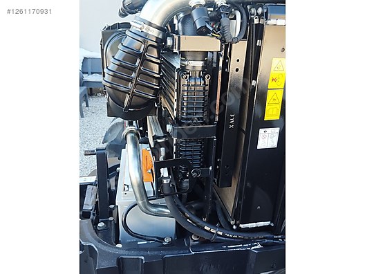 Machinery / Agricultural Machines / Tractors / New Holland / T4.70S