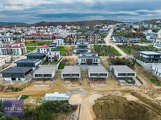 RS MUTLU KAYAPA DA 4.5+1 SATILIK GENİŞ BAHÇELİ SIFIR LÜKS VİLLA