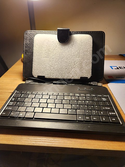 Klavyeli Tablet Kılıfı (Az Kullanılmış)
