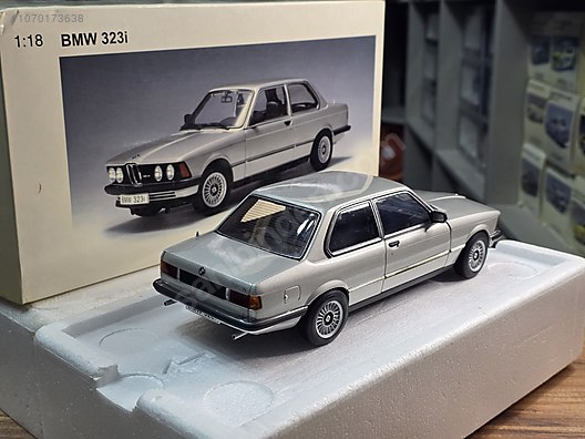 AUTOart 1/18 BMW 323i ホワイト BMW 323i AutoArt 1:18 - YouTube
