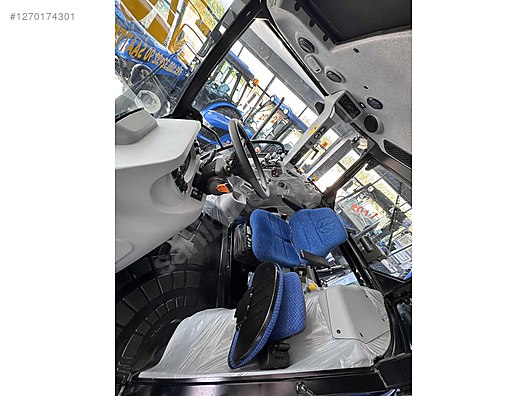 Machinery / Agricultural Machines / Tractors / New Holland / TR5.100