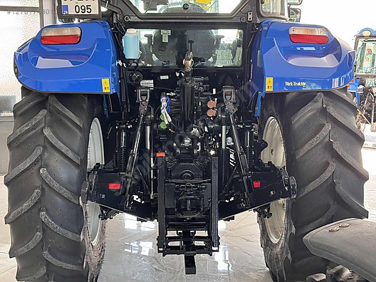 Machinery / Agricultural Machines / Tractors / New Holland / TR5.100