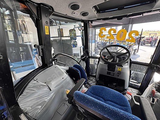 Machinery / Agricultural Machines / Tractors / New Holland / TR5.100