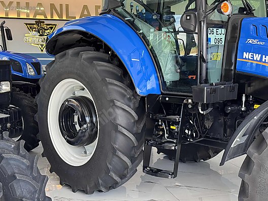Machinery / Agricultural Machines / Tractors / New Holland / TR5.100
