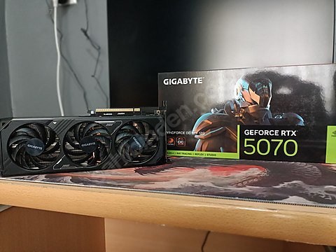 GIGABYTE GeForce RTX 5070 WINDFORCE OC SFF 12G GDDR7 DLSS 4 192b