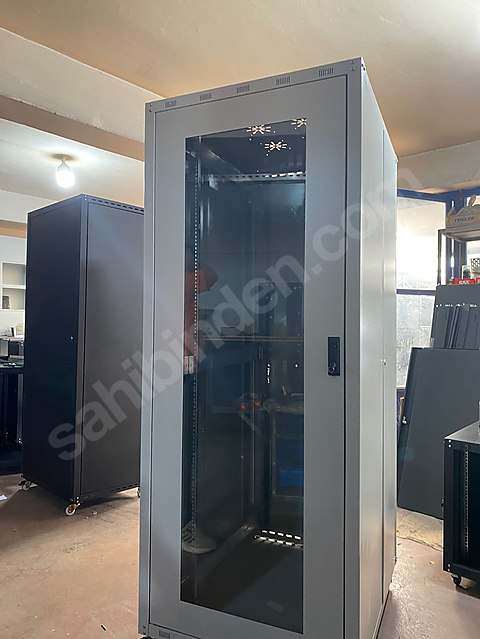 42U 800*1000 DİKİLİ TİP RACK KABİNET ÖZEL SERİ
