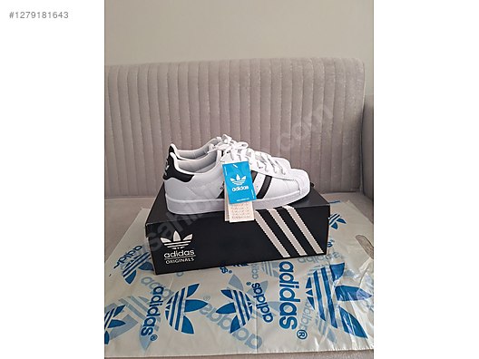 Used & Brand New Items / Clothing & Accessories / Women / Shoes / Sneakers