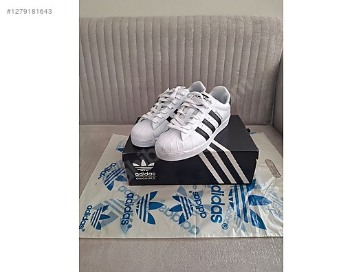 Used & Brand New Items / Clothing & Accessories / Women / Shoes / Sneakers