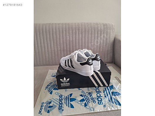 Used & Brand New Items / Clothing & Accessories / Women / Shoes / Sneakers