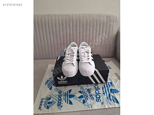 Used & Brand New Items / Clothing & Accessories / Women / Shoes / Sneakers