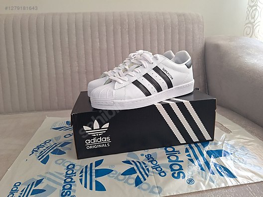 Used & Brand New Items / Clothing & Accessories / Women / Shoes / Sneakers