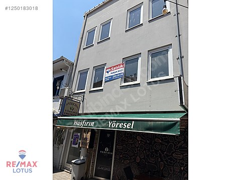 BURAK ELÇİ' DEN TUZLA SAHİLDE 3 KATLI KOMPLE BİNA