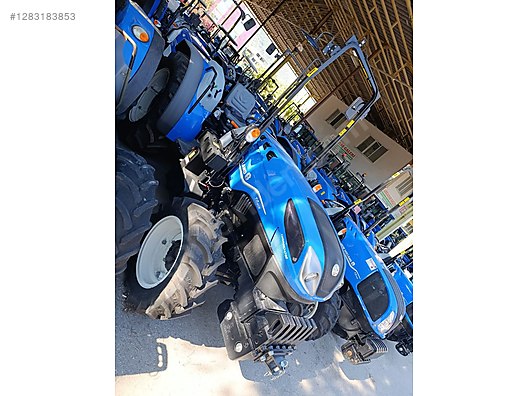 Machinery / Agricultural Machines / Tractors / New Holland / T4.90B