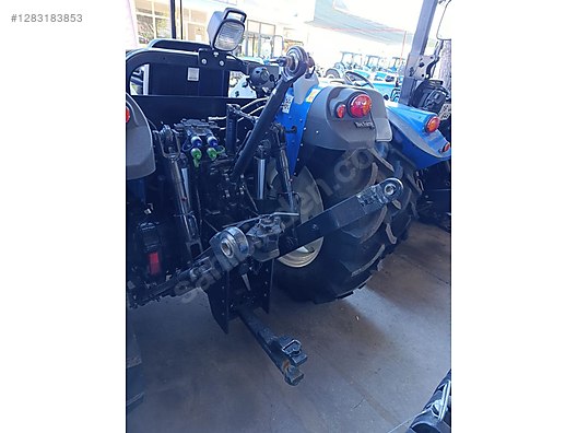 Machinery / Agricultural Machines / Tractors / New Holland / T4.90B