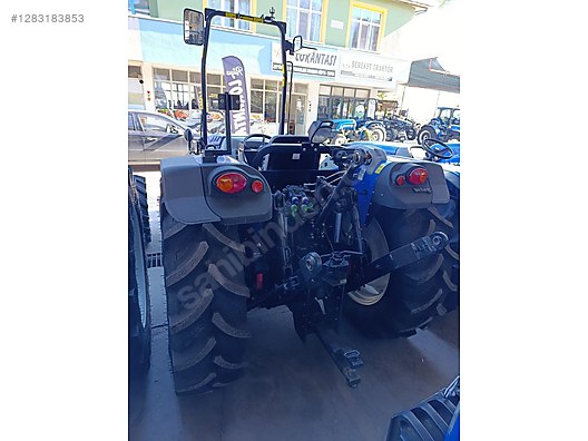 Machinery / Agricultural Machines / Tractors / New Holland / T4.90B