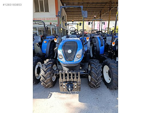 Machinery / Agricultural Machines / Tractors / New Holland / T4.90B