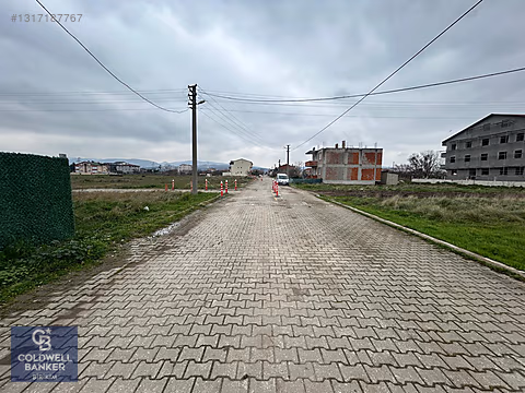 ALTINOVA MERKEZDE TİCARET İMARLI, EV VE ALTYAPISI HAZIR ARSA