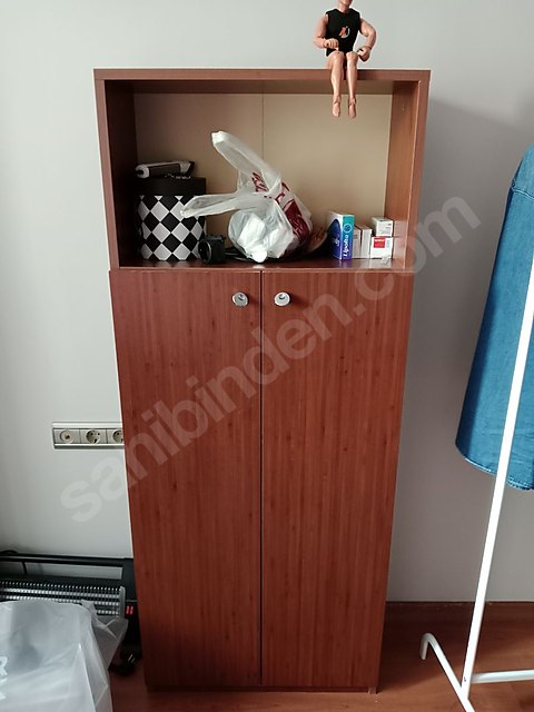 Kapalı Kitap Dolabı 2 adet.