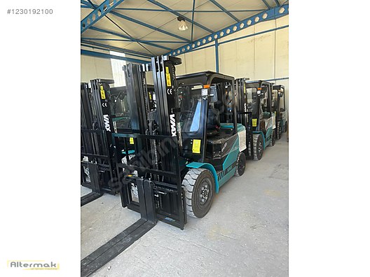 Machinery / Industrial / Carrying & Stacking Equipment / Forklifts / For Sale / Vmax