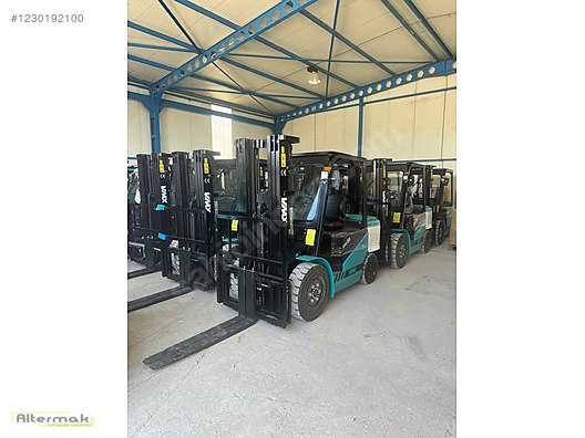 Machinery / Industrial / Carrying & Stacking Equipment / Forklifts / For Sale / Vmax