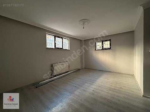 KARATAŞ'TAN YENİ BİNA YÜKSEK CAMLI FERAH 2+1 BAHÇE...