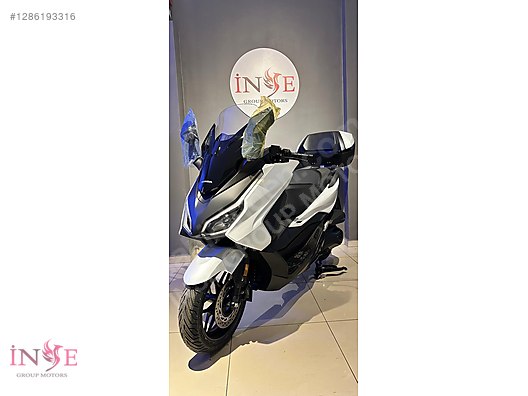 Beyaz Honda Forza 250 (NSS250) Otomatik