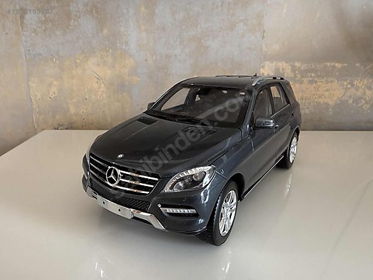 Minichamps Diecast Model 1:18 Mercedes Benz Araba - 1322193727
