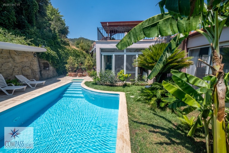 Marmaris te Emsalsiz İtalyan Mimari Satılık Tam Müstakil Villa
