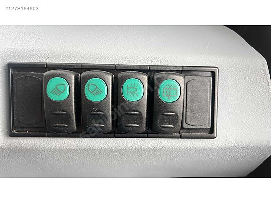 Machinery / Agricultural Machines / Tractors / New Holland / T4.75S