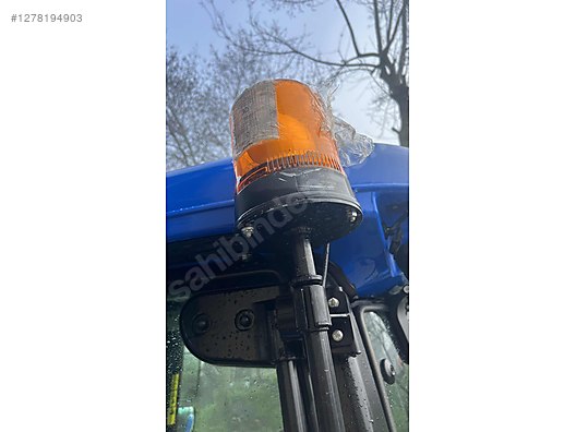 Machinery / Agricultural Machines / Tractors / New Holland / T4.75S