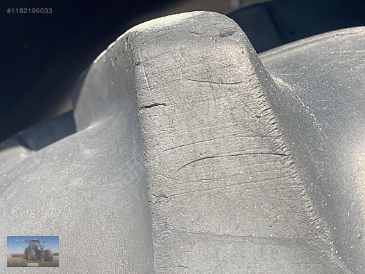 Machinery / Agricultural Machines / Tractors / New Holland / TR5.115