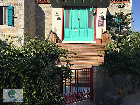 Bodrum Yakaköy de Satılık 4+1 Geniş Bahçeli Müstakil Taş Villa